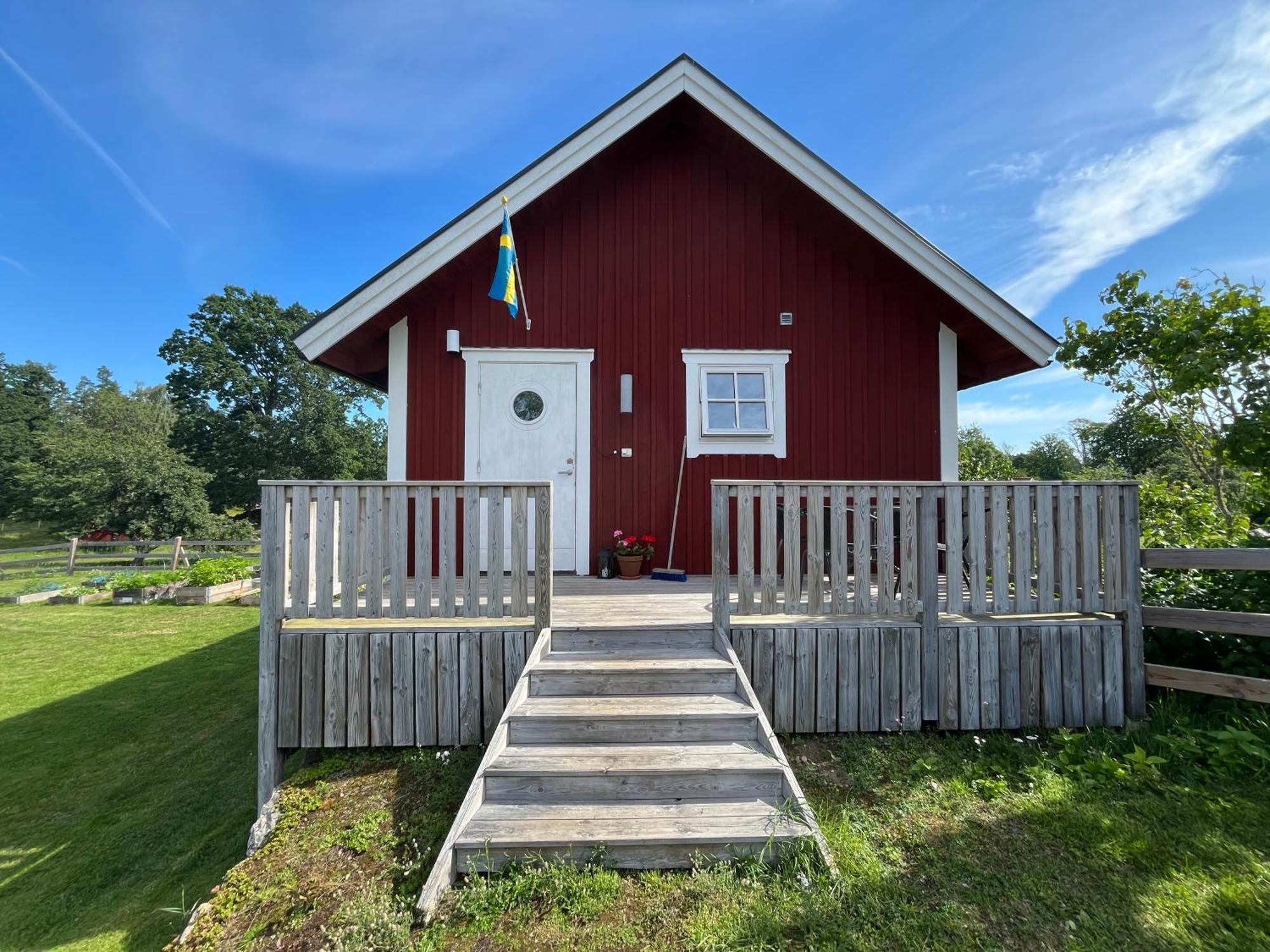 Nyrenoverad Gaeststuga Uthyres Holiday home